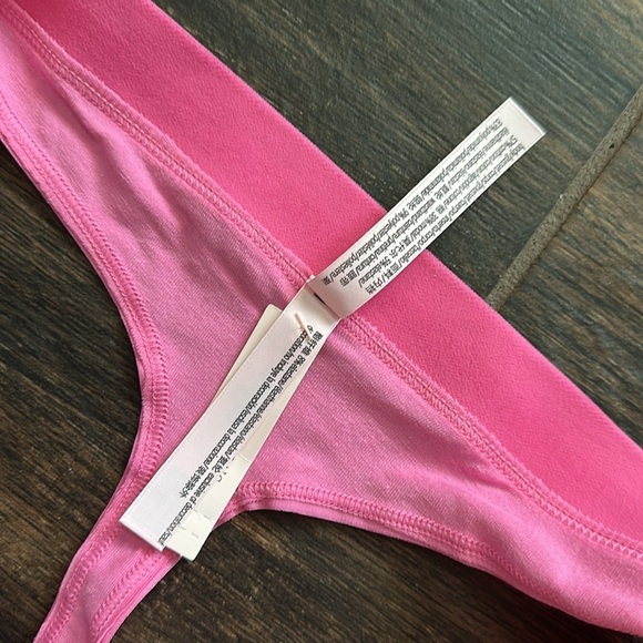 💖Victoria’s Secret Panty Thong - Picture 5 of 6